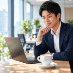 DELLのPCを使う男性。
